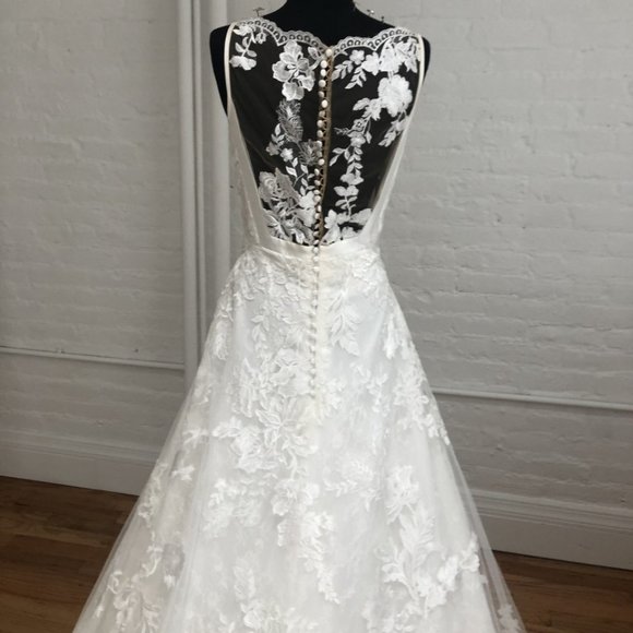 Pronovias Eleana Gown - Picture 5 of 5